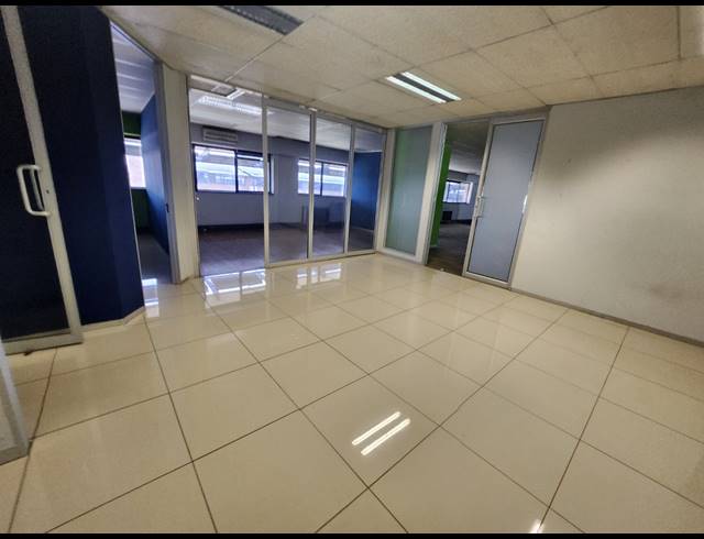 1,840M² OFFICE TO LET IN RANDJESPARK